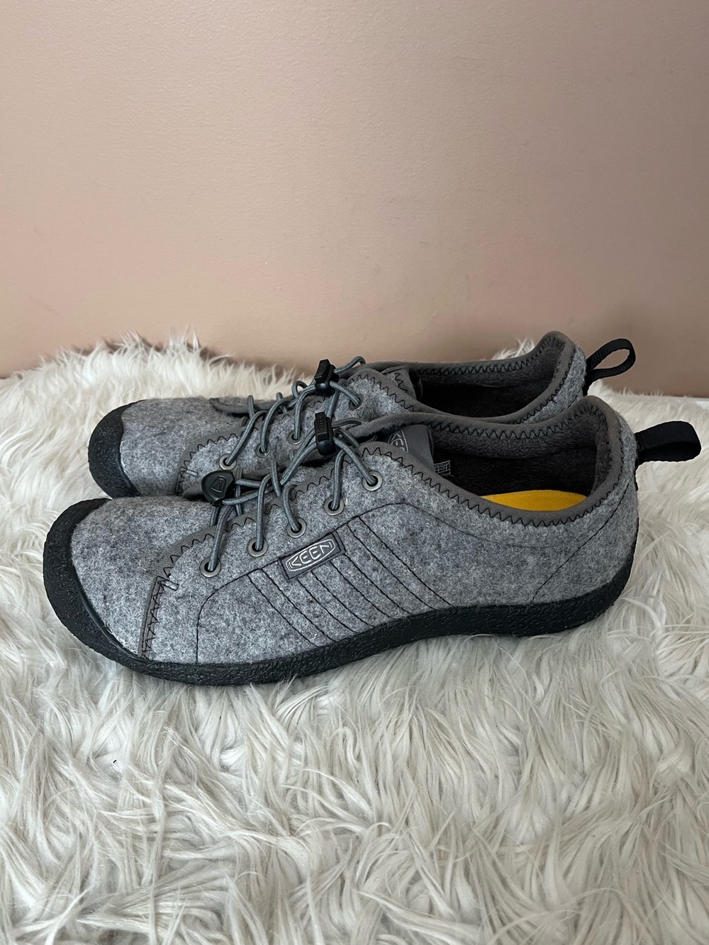 {KEEN} Howser Lace Slip On Sneakers in Grey Felt & Black - Mens 10